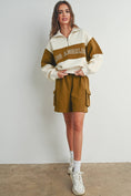 Load image into Gallery viewer, BUTTERMELON - COLOR BLOCKED LOS ANGELES EMBROIDERED SWEATSHIRTS - BMT7261: IVORY / OLIVE / S
