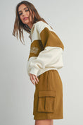 Load image into Gallery viewer, BUTTERMELON - COLOR BLOCKED LOS ANGELES EMBROIDERED SWEATSHIRTS - BMT7261: IVORY / OLIVE / M
