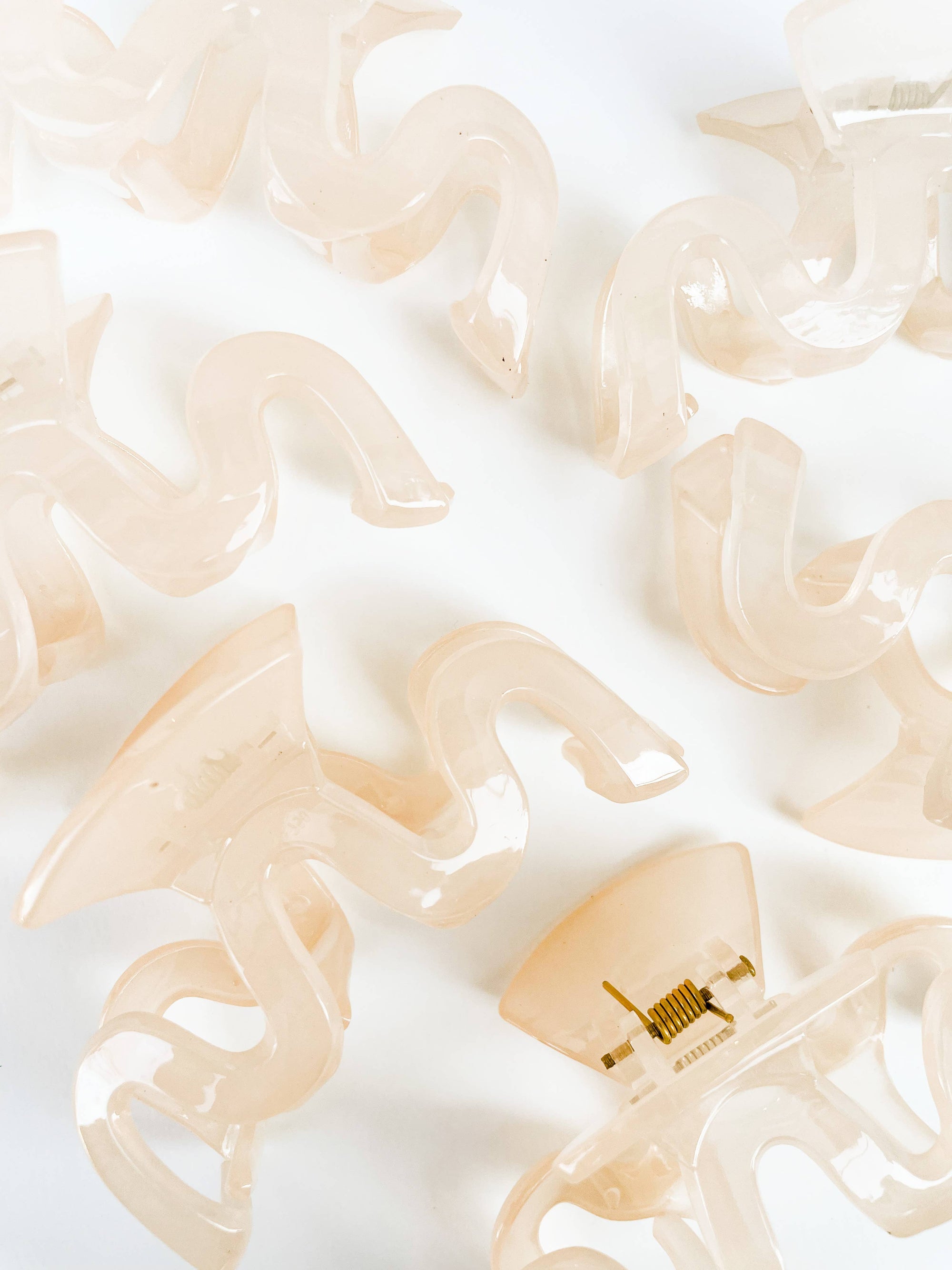 Pip & Co. - Wavy Vanilla Hair Claw Clip