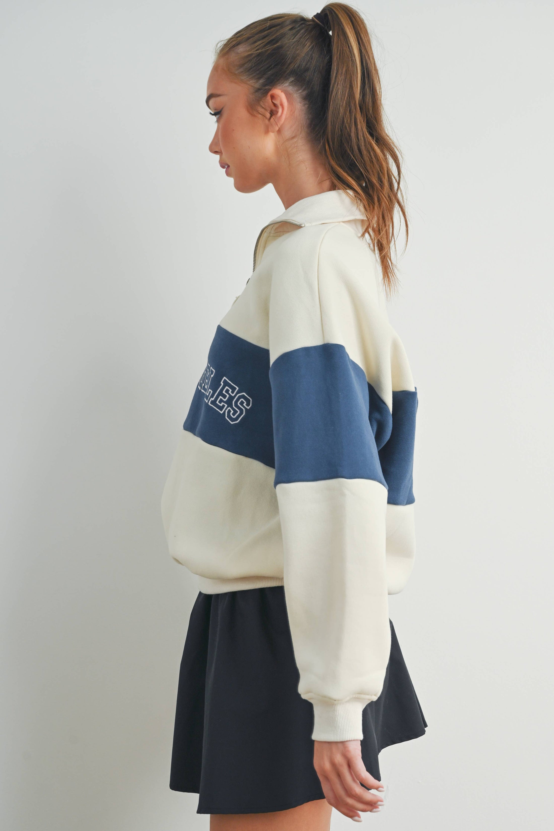 BUTTERMELON - COLOR BLOCKED LOS ANGELES EMBROIDERED SWEATSHIRTS - BMT7261: IVORY / OLIVE / S