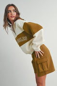 Load image into Gallery viewer, BUTTERMELON - COLOR BLOCKED LOS ANGELES EMBROIDERED SWEATSHIRTS - BMT7261: IVORY / OLIVE / M
