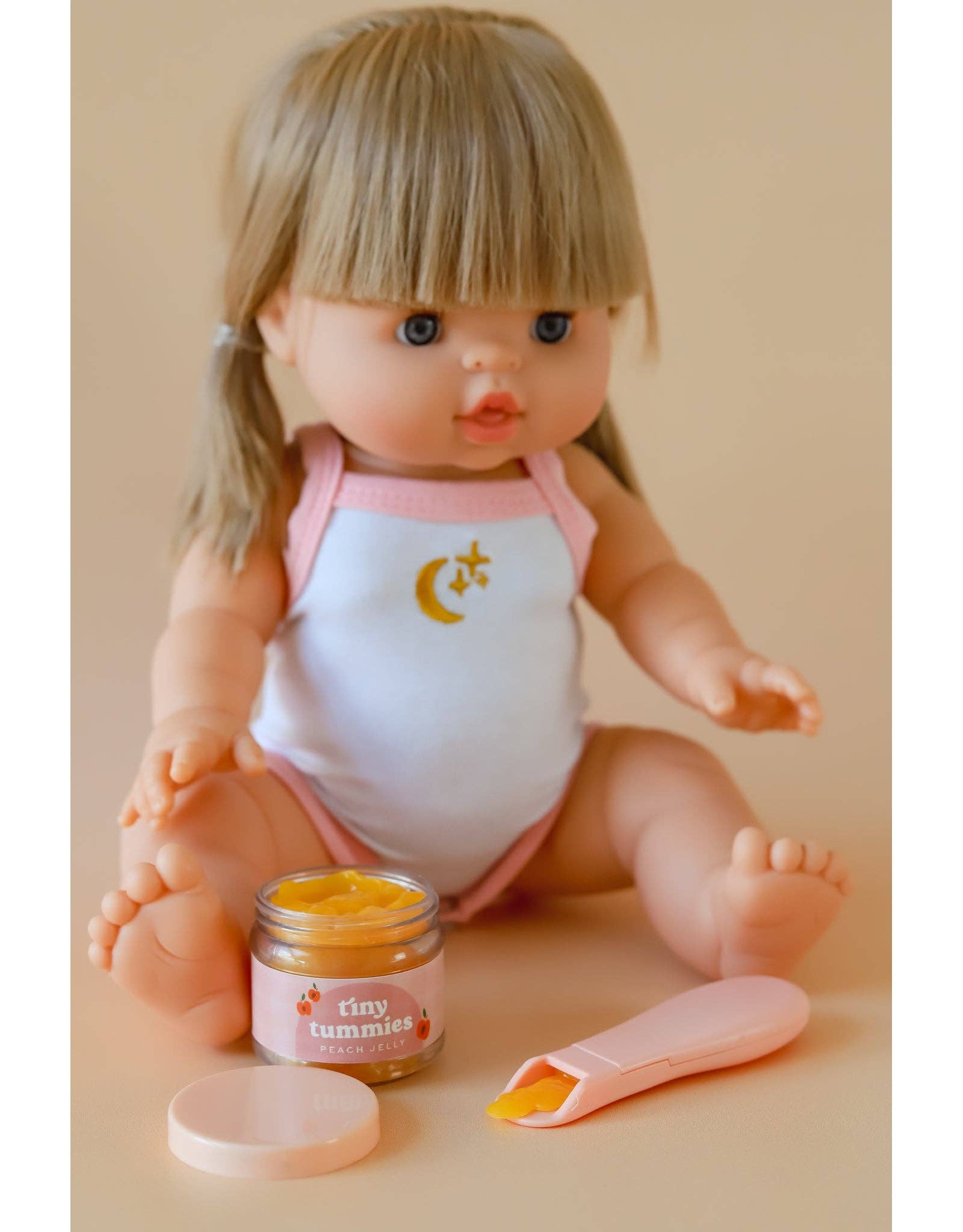 Tiny Tummies - Peach jelly food - Jar and spoon - Tiny Harlow