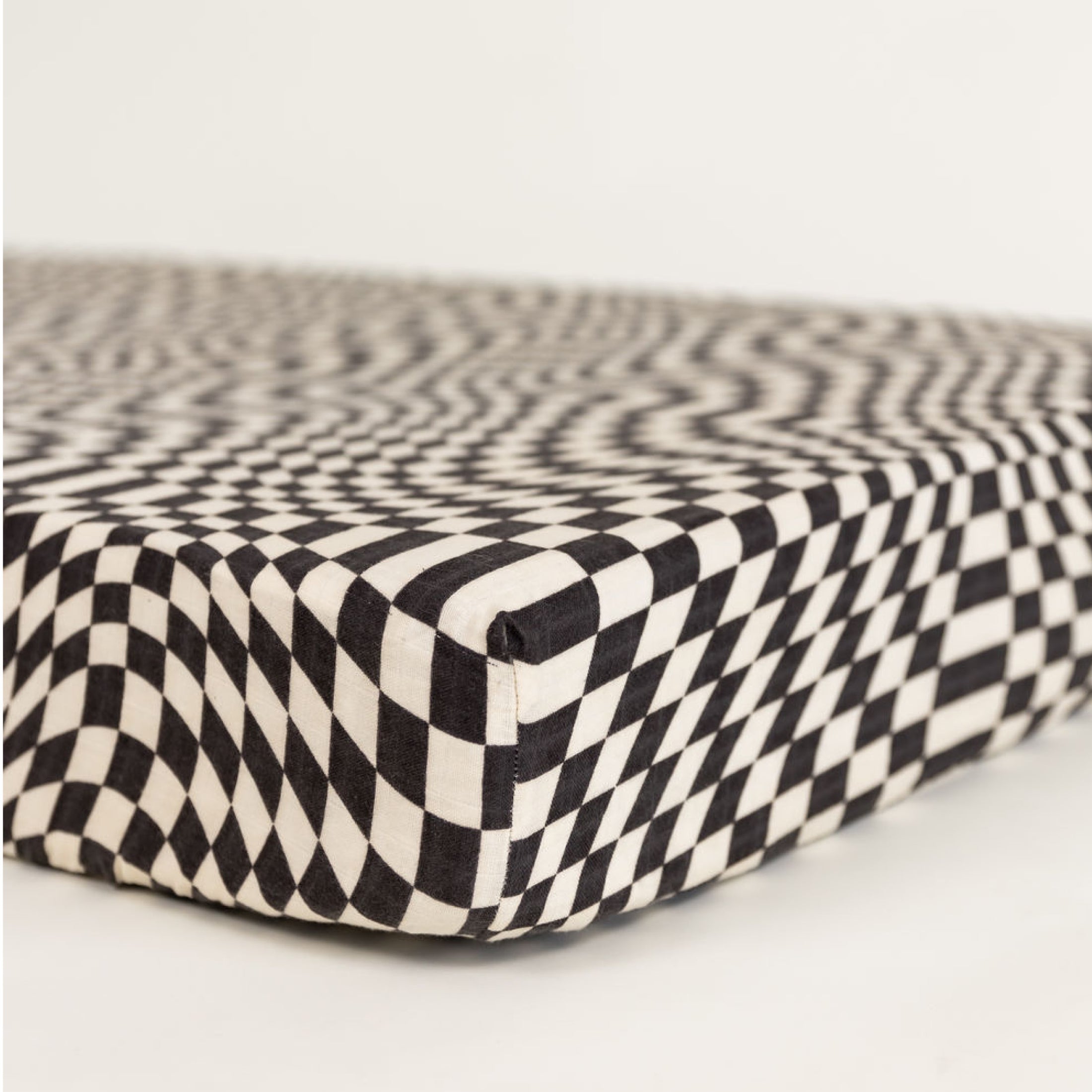 B&W Wavy Checker | Crib Sheet